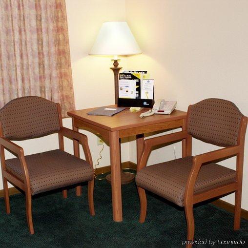 Hotel Super 8 By Wyndham Berlin Wi Habitación foto